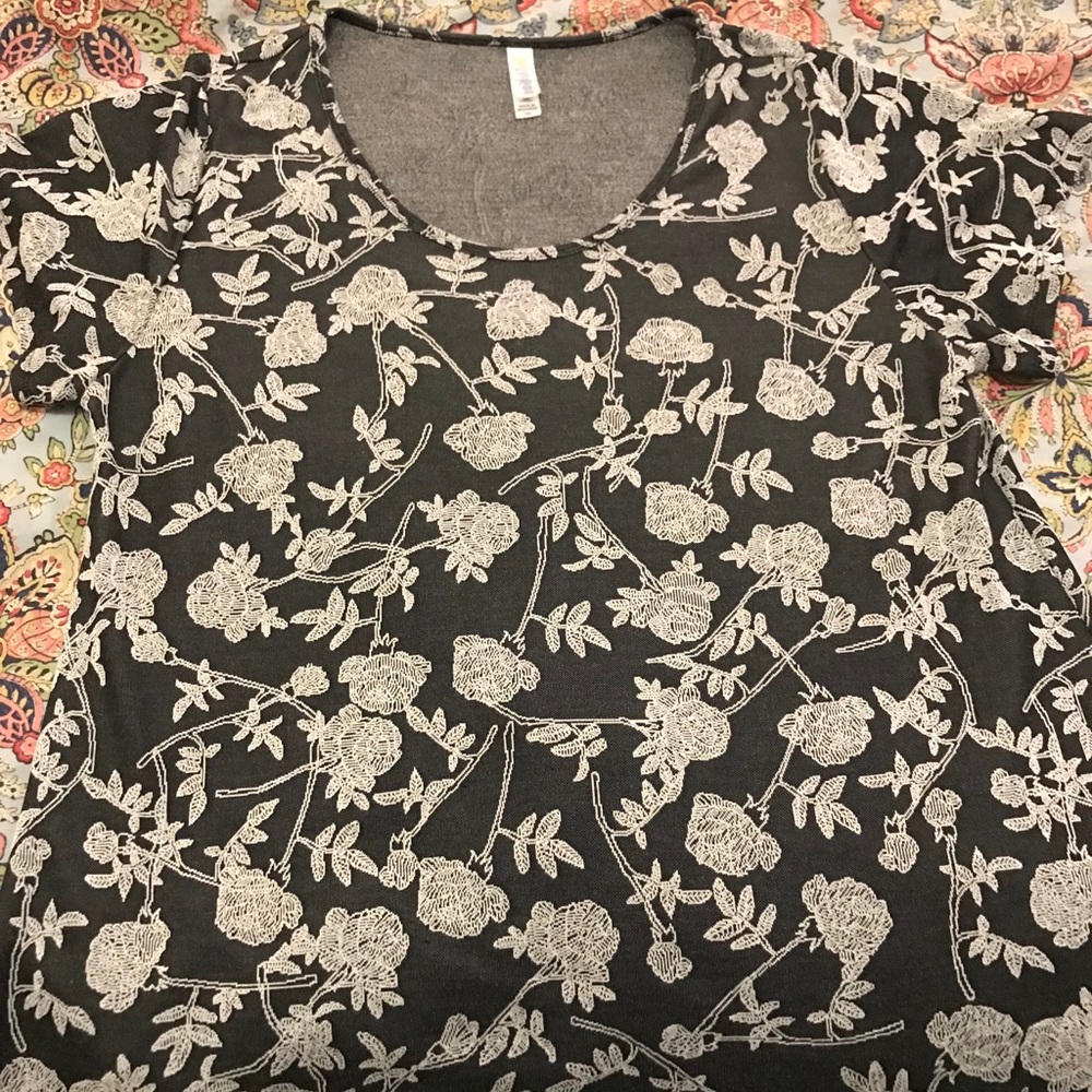2XL Lularoe Classic T